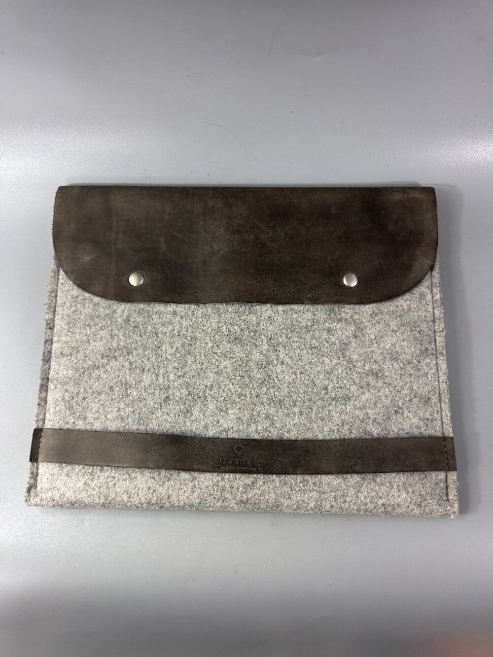 CITYSHEEP Leather MacBook case sleeve, gray & brown